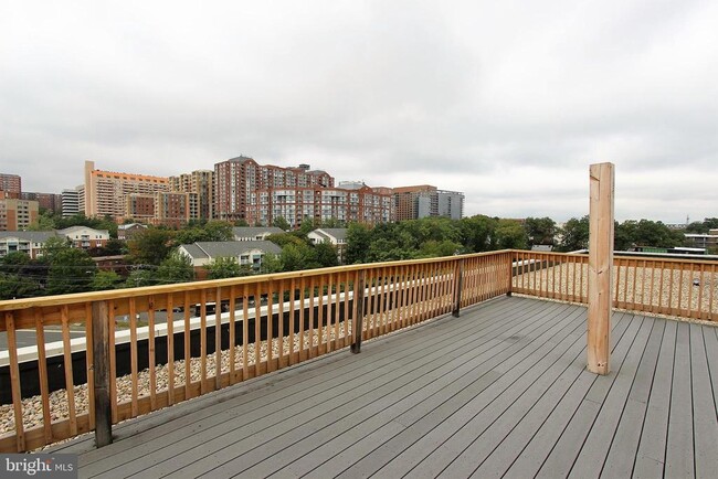 Building Photo - 1730 Arlington Blvd