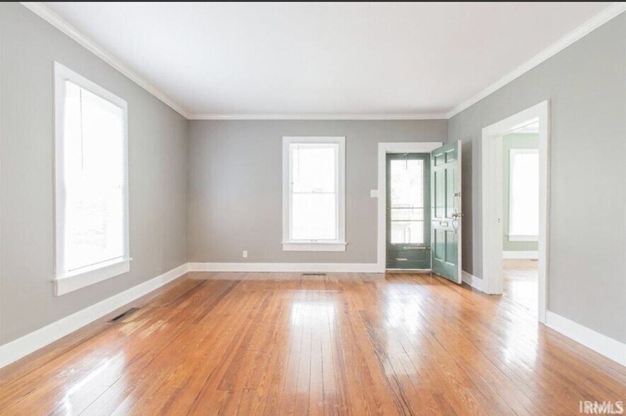 Building Photo - 520 S Eagleson Ave