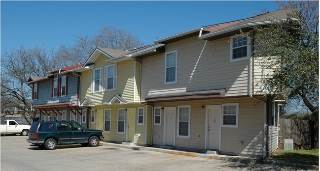Primary Photo - Tupelo Village Townhomes
