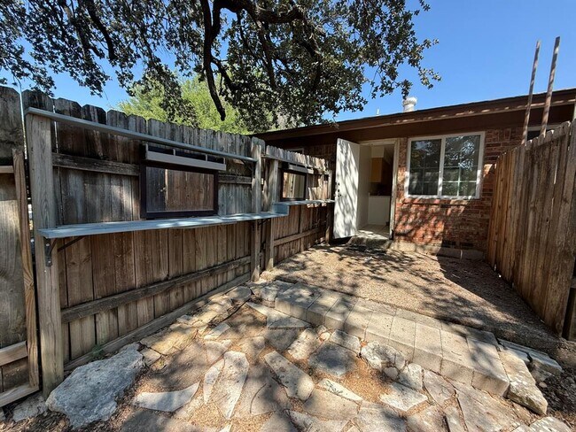 Building Photo - 3405 Willowrun Cove