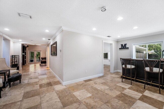 Building Photo - Hourglass District ~ Gorgeous 3/2.5 home w...
