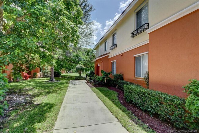 Building Photo - 44 SE Sedona Cir