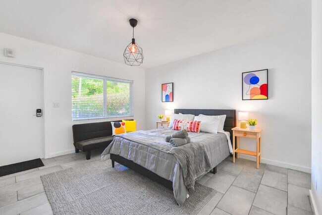 Building Photo - 515 NE 82nd St