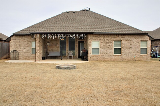 Building Photo - 10916 S W 32nd Terrace