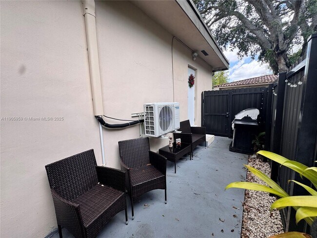 Building Photo - 6159 SW 22nd St