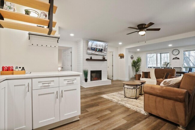 Building Photo - 159 Wolfe Hill Rd