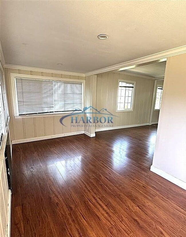 Building Photo - **** HOLIDAY MOVE IN SPECIAL- First Month Free!! Spend it on the Couch Instead!*** Charming Studi...