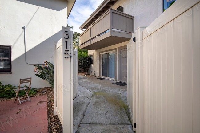 Building Photo - OPEN HOUSE: 12/13 1-2PM ~ 3BR Townhome with Garage, 1 BLOCK from Ocean!