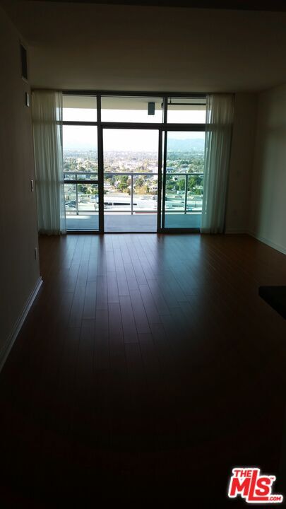 Building Photo - 13700 Marina Pointe Dr
