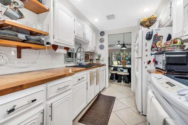 Building Photo - 2300 SW 22nd Ave