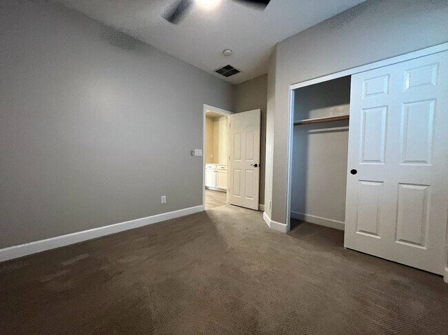 Building Photo - Cozy Cul De Sac house FOR RENT in a GREAT location