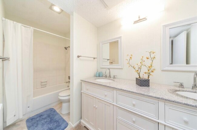 Building Photo - 10049 Westpark Dr