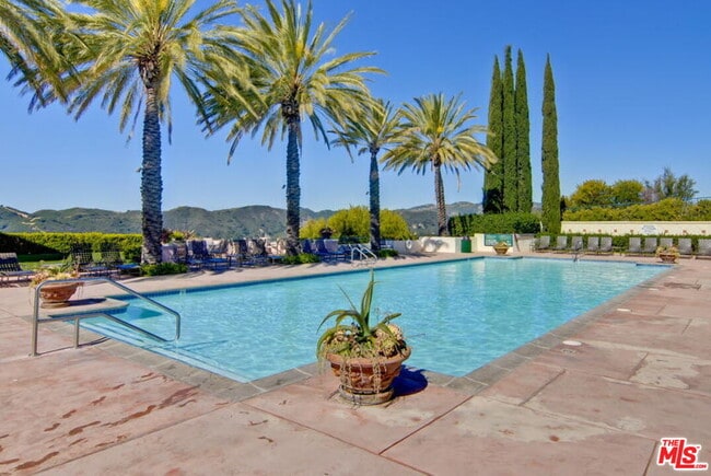 Building Photo - 1470 Paseo De Oro