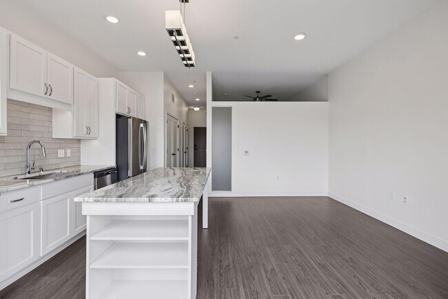 Building Photo - 12610 Ridgedale Dr