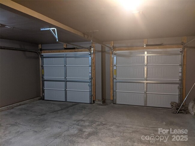 Building Photo - 2040 E Park Dr