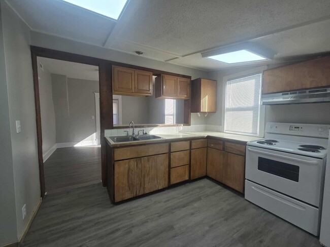 Building Photo - Updated home for a Great Price!