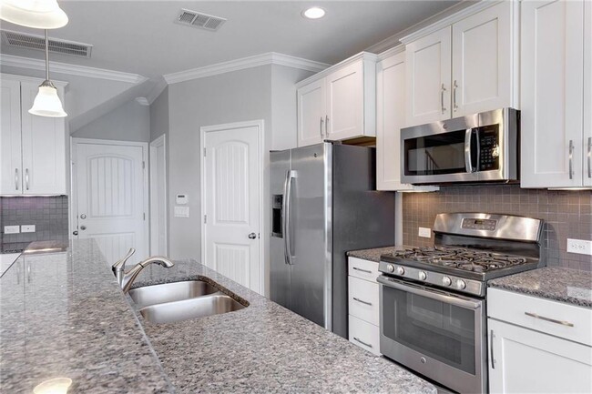 Building Photo - 13400 Briarwick Dr