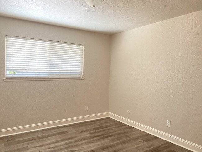 Building Photo - 3020 Olive Glen Ct