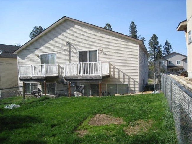 Building Photo - 1630 E 7th Ave