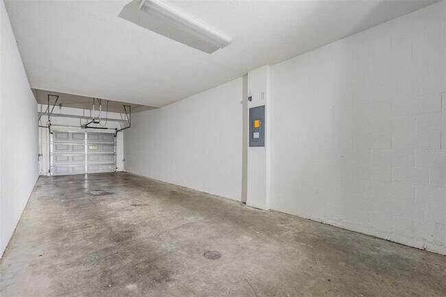 Building Photo - 6008 Fishhawk Crossing Blvd