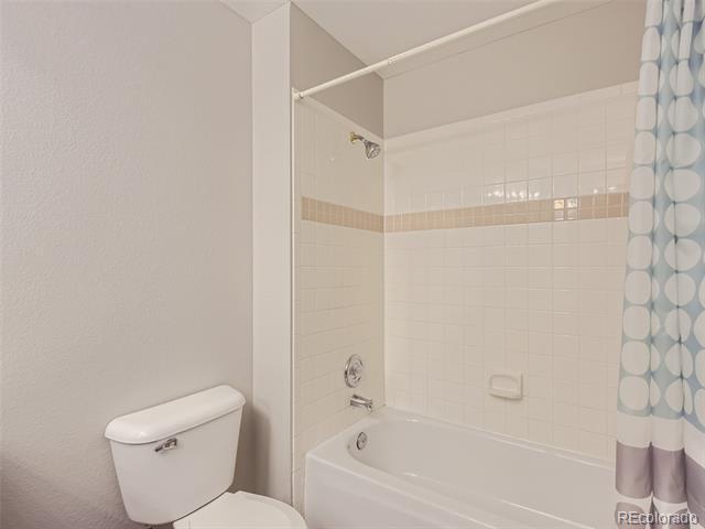 Building Photo - 16234 Creekview Dr