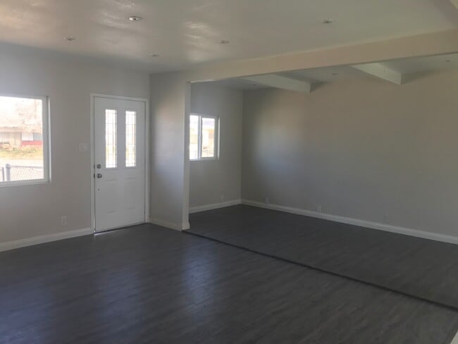 Building Photo - 18 Idaho Way