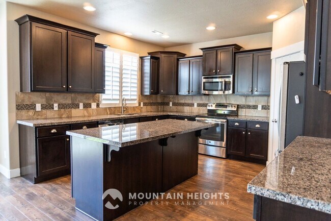 Building Photo - 3953 Sand Lake Dr