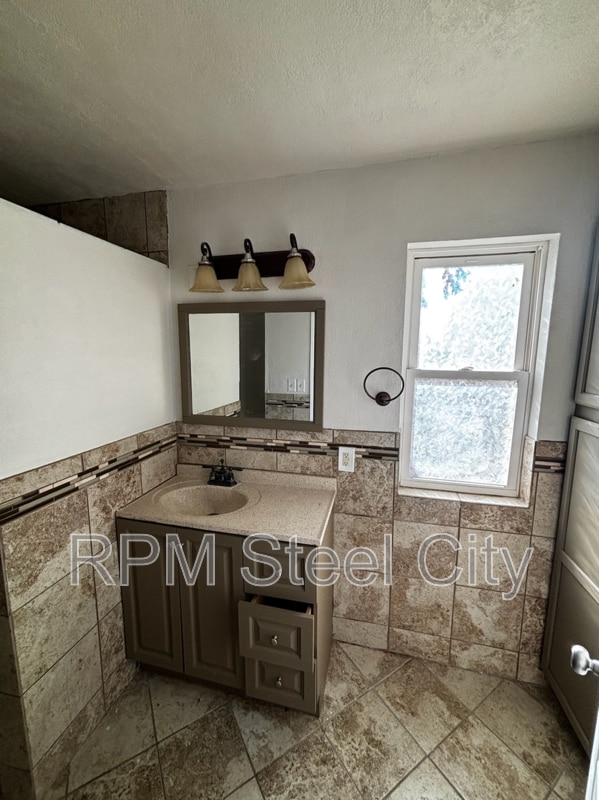 Building Photo - 2521 Emilia St