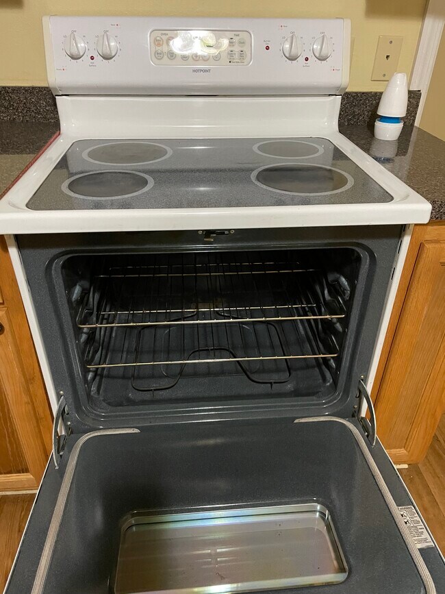 Building Photo - 610 Spruce St