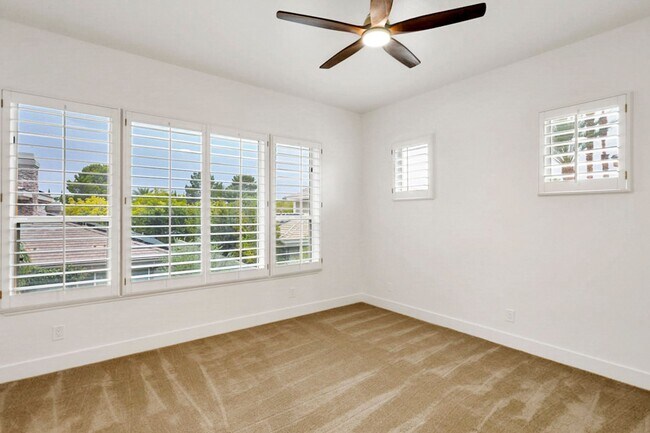 Building Photo - 5 Bedroom Pool Home Located In Summerlin G...
