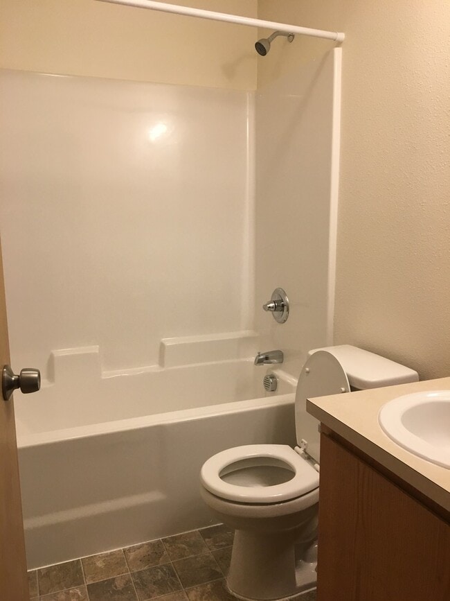 Building Photo - 4 bedroom 2 bath home on quiet street in Hillsboro near Intel