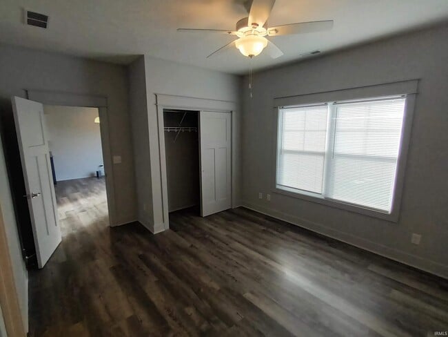 Building Photo - 1231 W Rangeview Cir