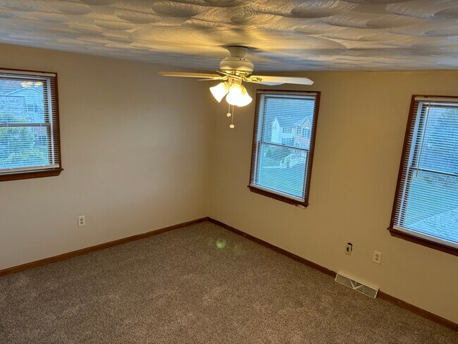 Building Photo - 309 Dogwood Dr