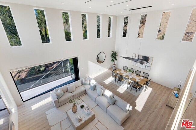 Building Photo - 7966 Mulholland Dr