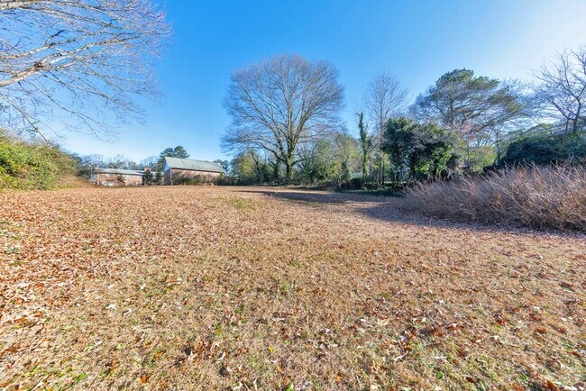 Building Photo - 909 Rosedale Dr