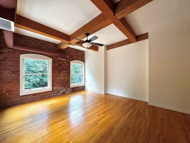 Building Photo - 362 Granville Rd