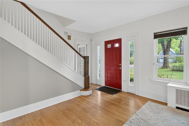 Building Photo - 204 Roat St