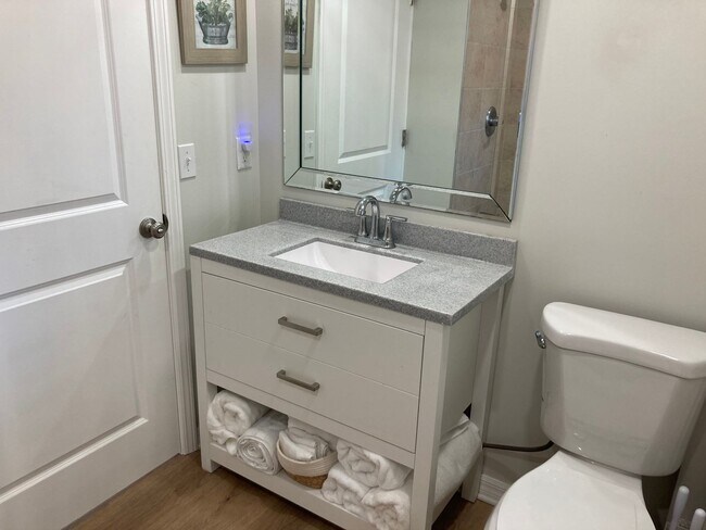 Building Photo - Christiansburg, 2 BR / 1 BA, Available for...