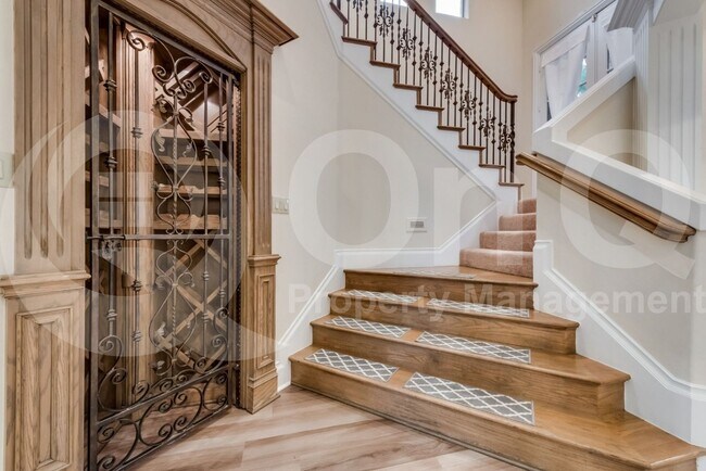 Building Photo - 5224 Longvue Dr