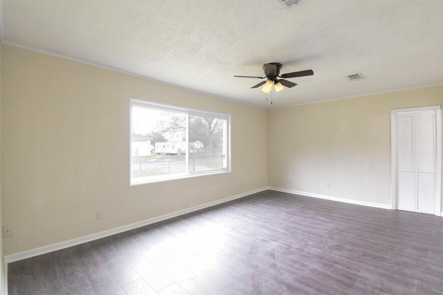 Building Photo - 301 S 3rd St