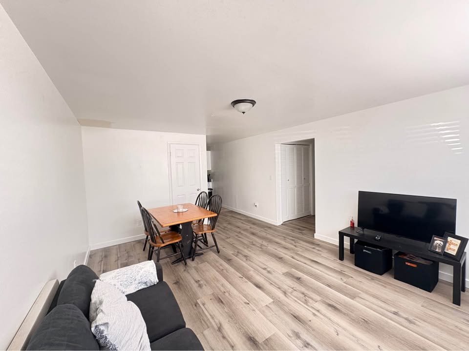 Building Photo - 974 W 600 S