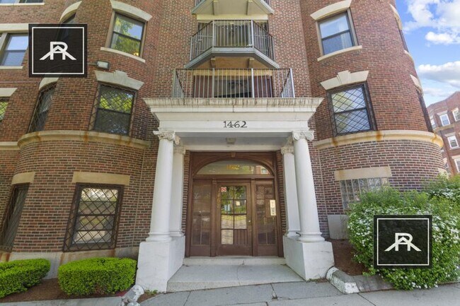 Building Photo - 3 bedroom in Brighton MA 02135