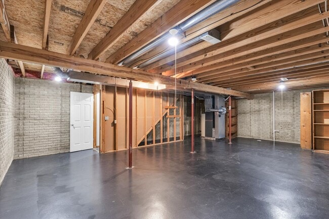 Building Photo - Luxurious & Expansive Duplex in Prime East Bloomington – Your Next Home Awaits!