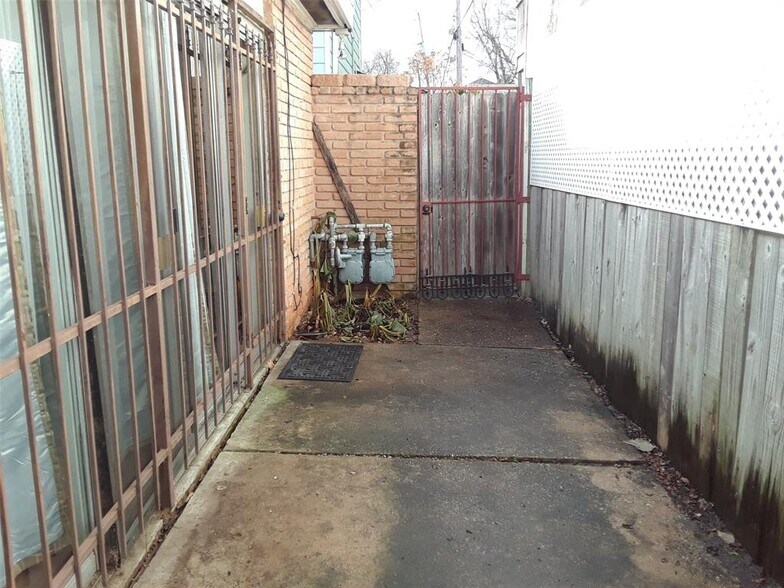 Patio - 1612 Colquitt St