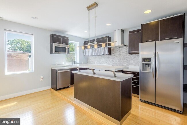 Building Photo - 1409 G St NE