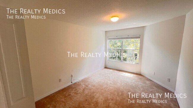 Building Photo - 3658 Oakdale Cir
