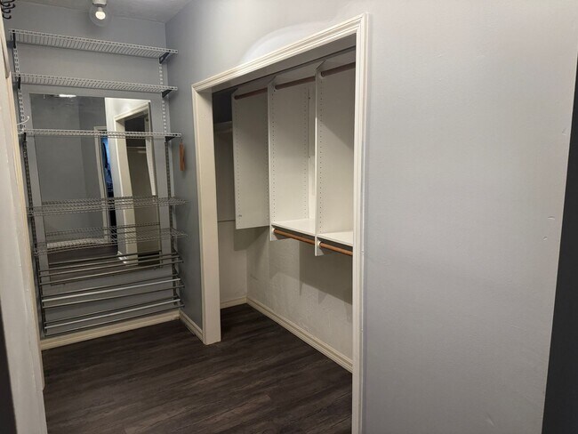 Building Photo - Large Executive Carrollwood Townhome