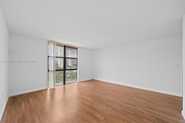 Building Photo - 17500 N Bay Rd