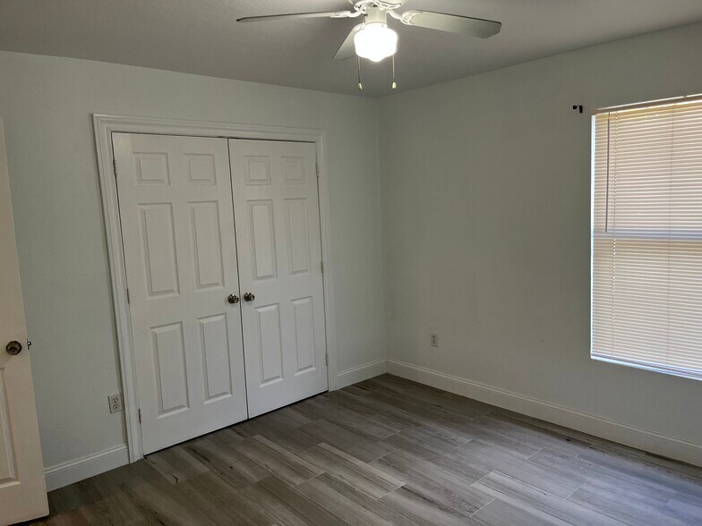 Building Photo - 4712 Golfview Blvd