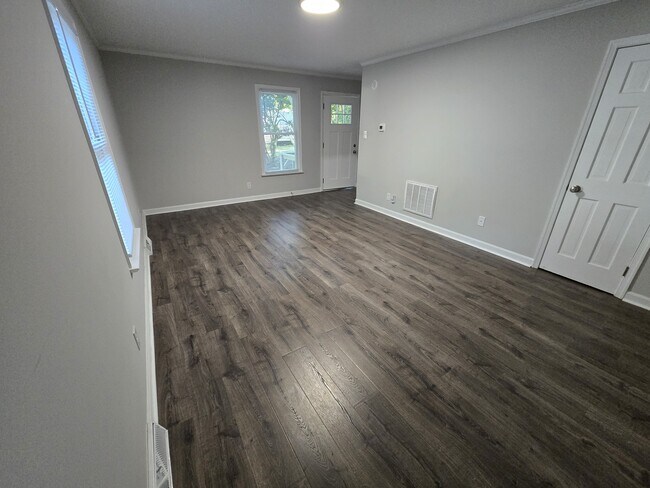 Building Photo - 5906 Applewood Ln